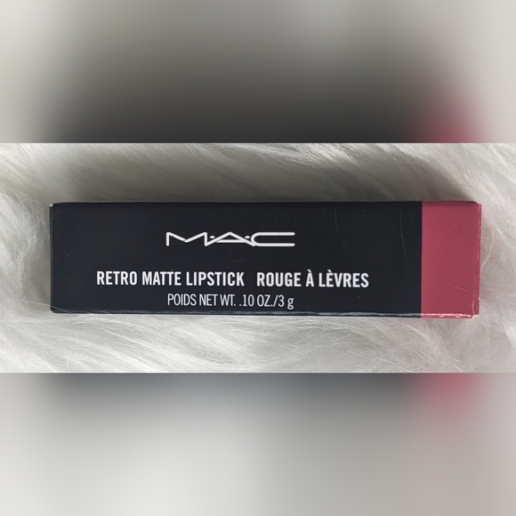 NIB MAC All Fired Up Retro Matte lipstick - Picture 5 of 5
